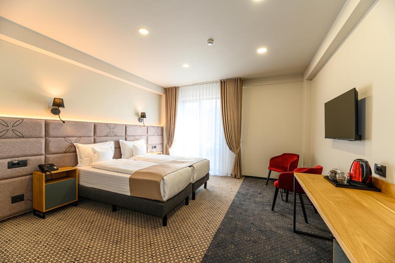 Hotel Dukat جورا هومورولوي المظهر الخارجي الصورة