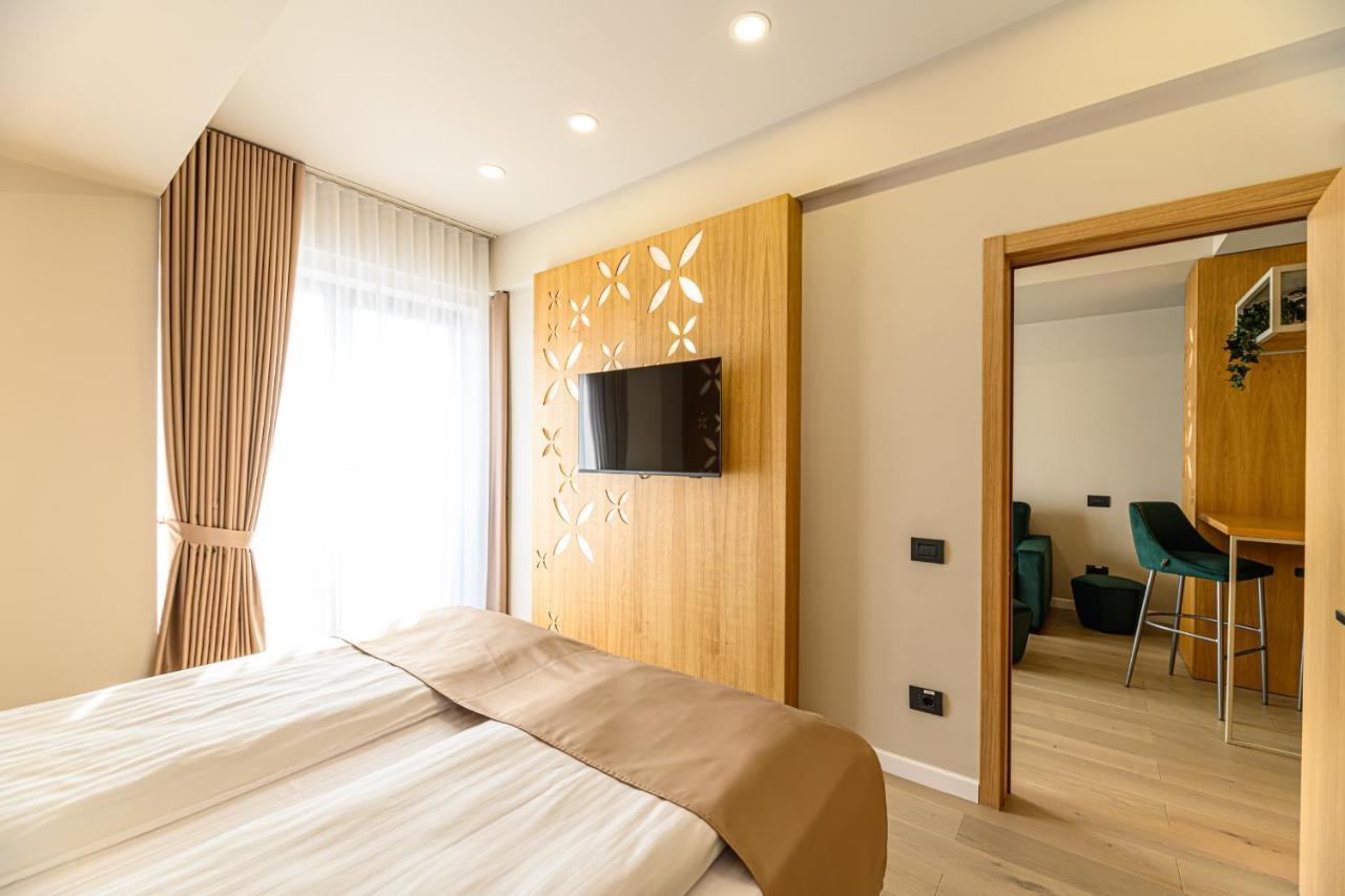 Hotel Dukat جورا هومورولوي المظهر الخارجي الصورة