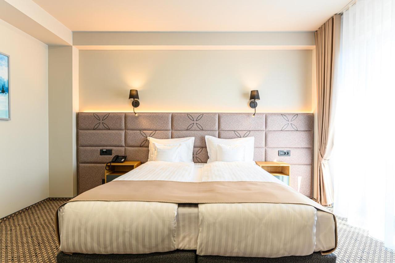 Hotel Dukat جورا هومورولوي المظهر الخارجي الصورة