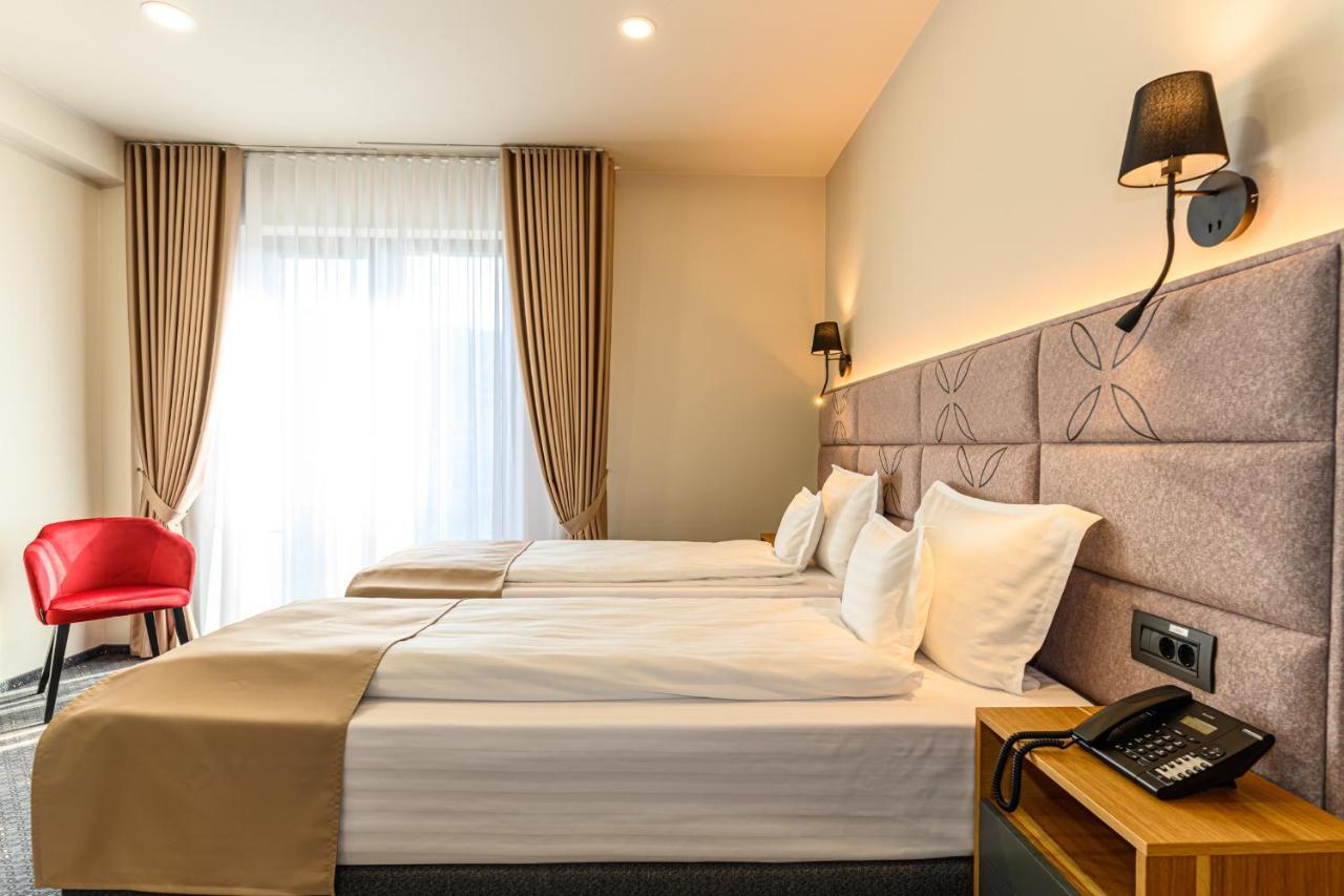 Hotel Dukat جورا هومورولوي المظهر الخارجي الصورة