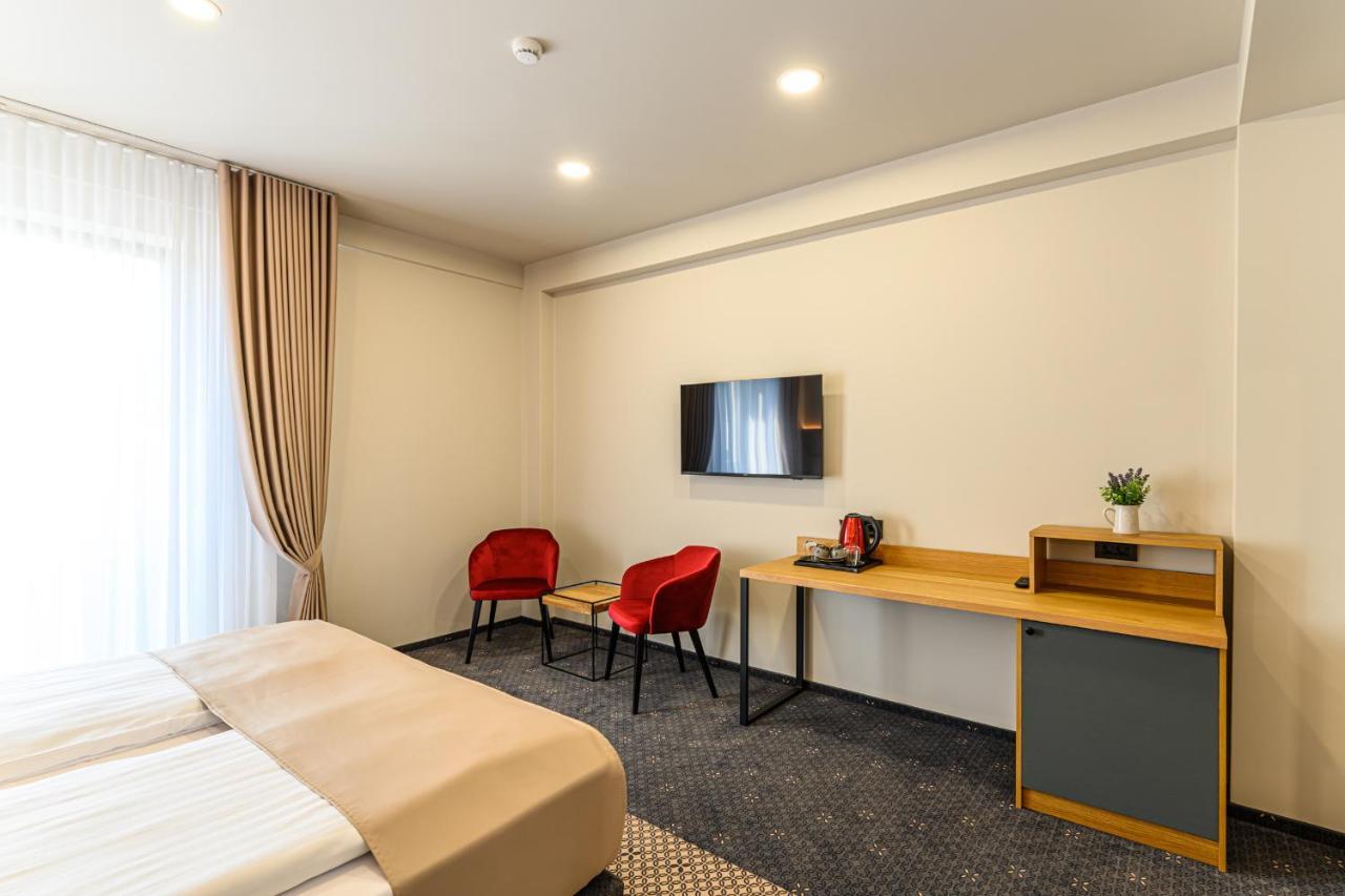 Hotel Dukat جورا هومورولوي المظهر الخارجي الصورة